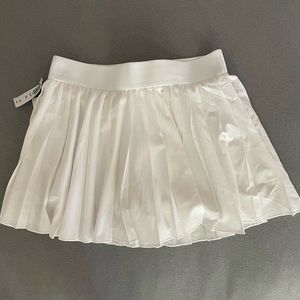 Aritzia TNA tennis skirt